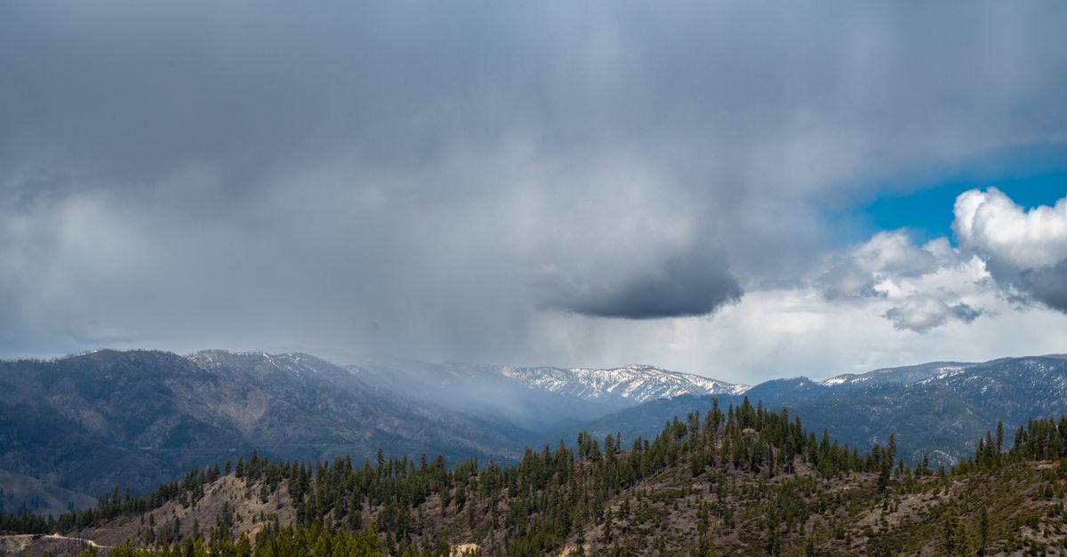 Scenic view of clouds and mountains in Stanley, Idaho, showcasing natural beauty.